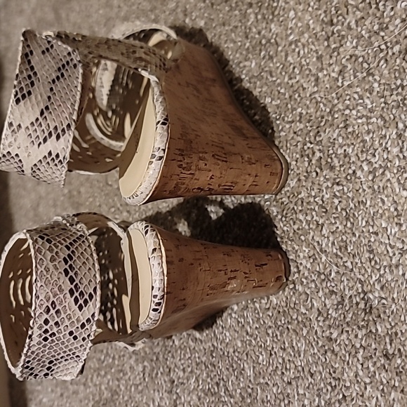 Matrices Wedges - Picture 2 of 3